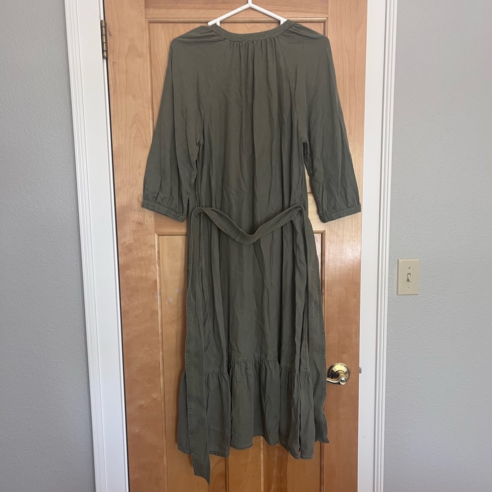 Olive Green Button-Front Tiered Midi Dress with Belted Waist - Picture 4 of 8